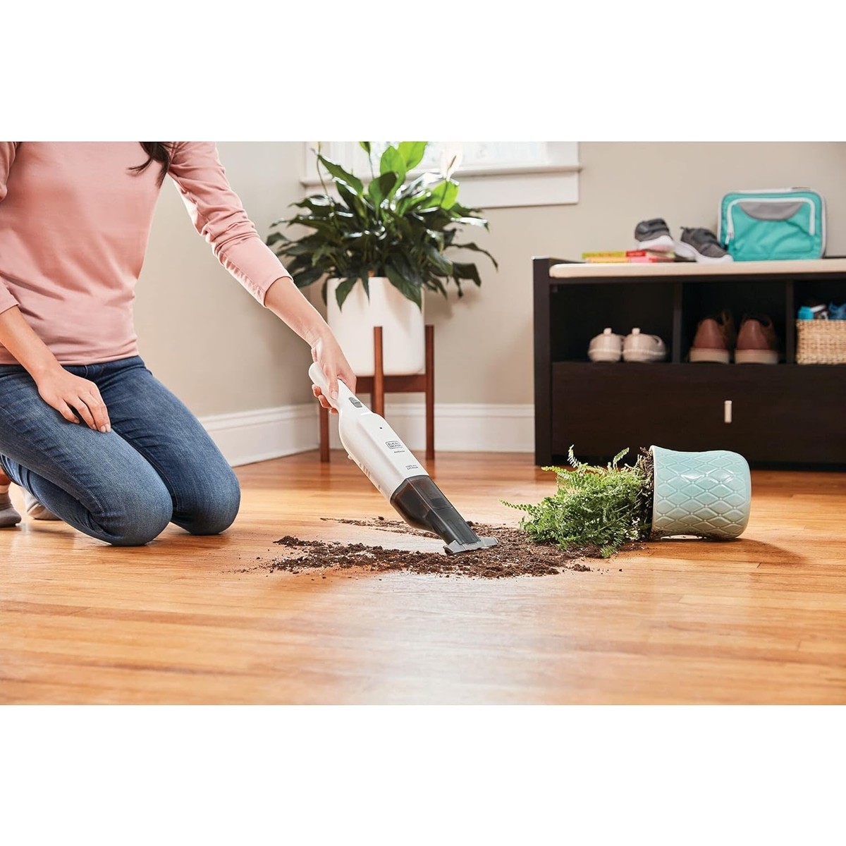 Black+ Decker HLVC315B11-QW Slim Şarjlı El Süpürgesi (12 V, 1,5 Ah, Şarj Istasyonu, Aralık Başlığı ve Döşeme Başlığı Black+ Decker HLVC315B11-QW Slim Şarjlı El Süpürgesi (12 V, 1,5 Ah, Şarj Istasyonu, Aralık Başlığı ve Döşeme Başlığı